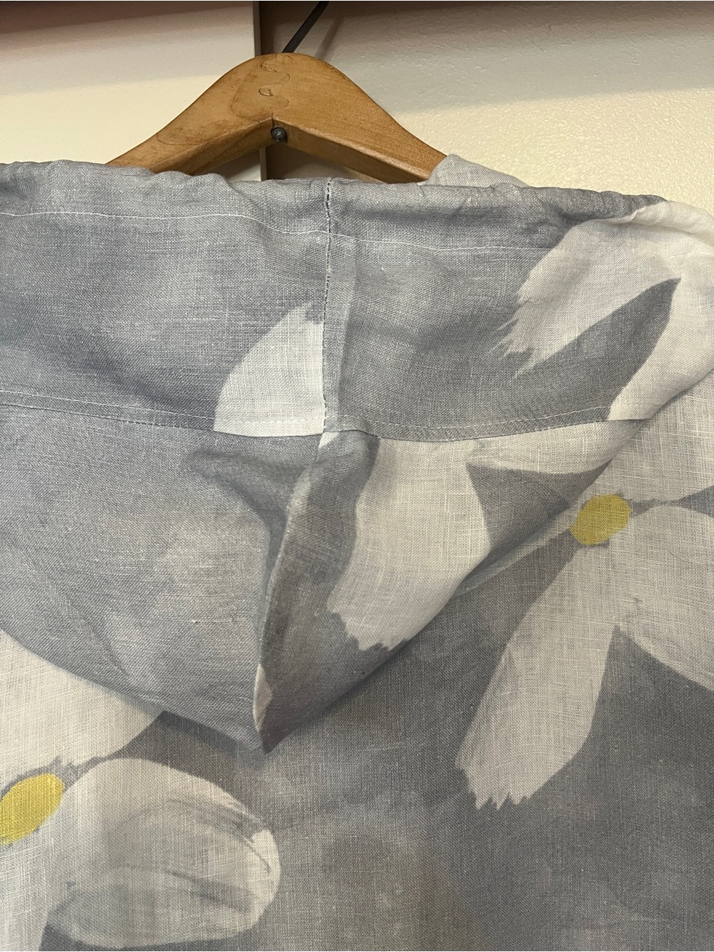 Gray Hooded Linen Tunic with White Floral Print and Yellow Accents - Picture 4 of 5